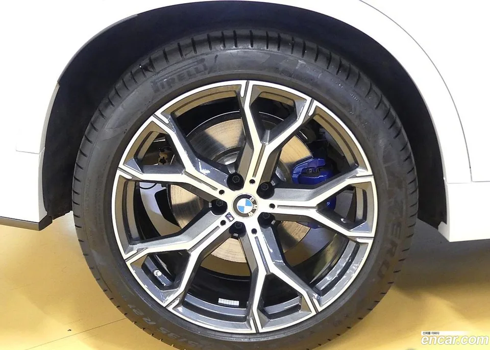BMW X5 xDrive 40i M 2025 — миниатюра 5