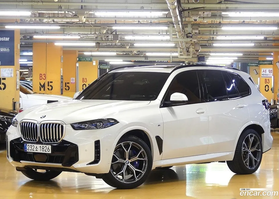 BMW X5 xDrive 40i M 2025 — фото 1, купить с доставкой в Москву
