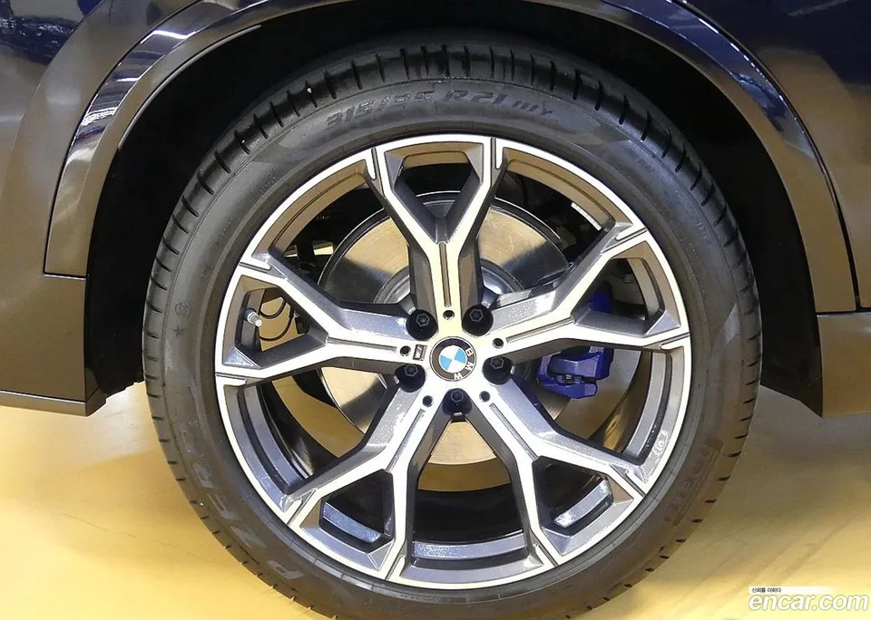 BMW X5 xDrive 40i M 2025 — миниатюра 5