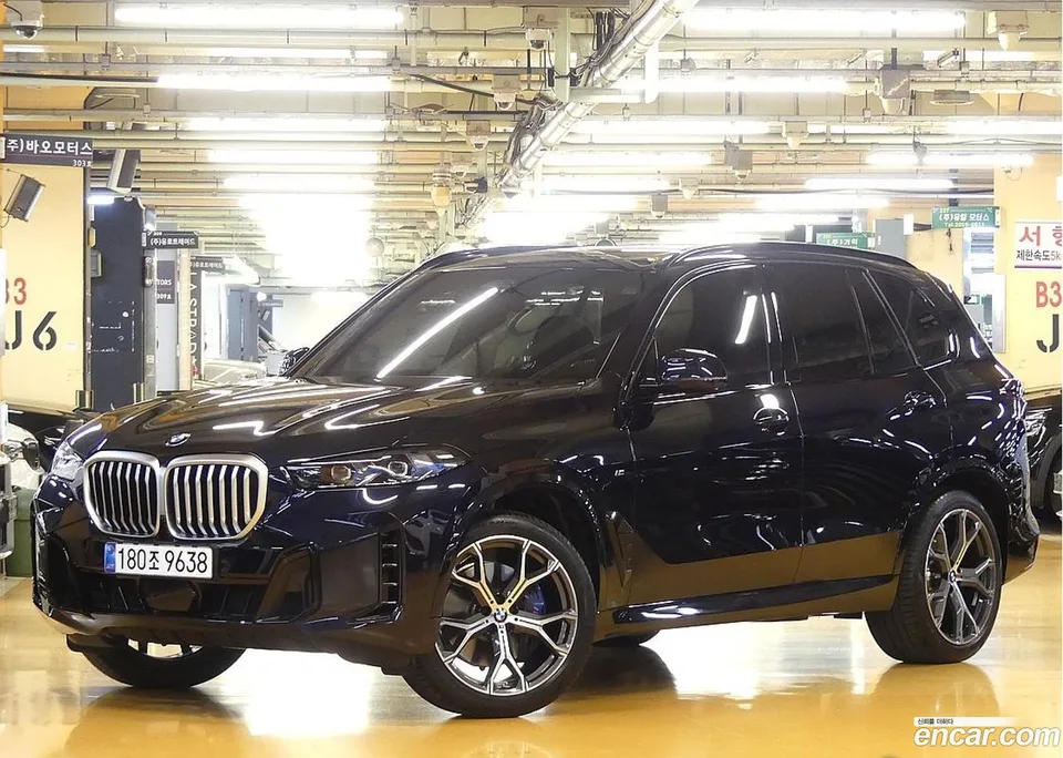 BMW X5 xDrive 40i M 2025 — фото 1, купить с доставкой в Москву