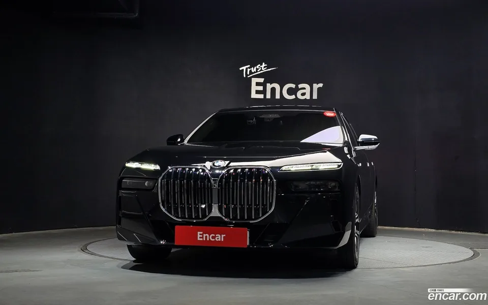 BMW 7 Series 740d xDrive M 2024 — thumbnail 3