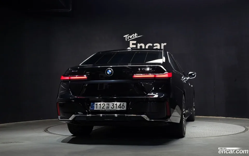 BMW 7 Series 740d xDrive M 2024 — thumbnail 4