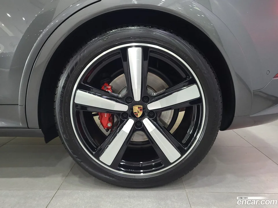 Porsche Cayenne 4.0 GTS 2025 — thumbnail 2