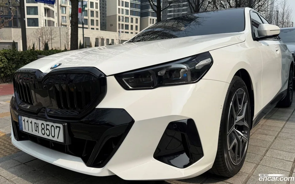 BMW 5 Series 520i M 2026 — thumbnail 2