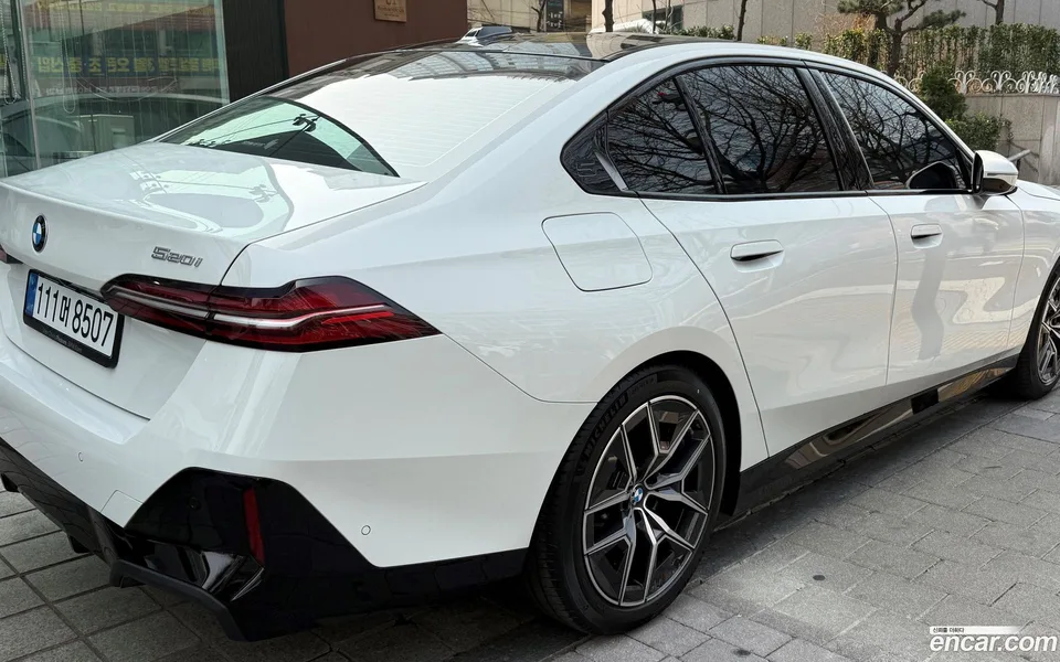 BMW 5 Series 520i M 2026 — thumbnail 3