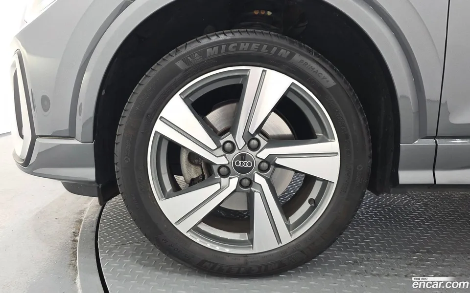 Audi Q2 35 TDI 2023 — thumbnail 2