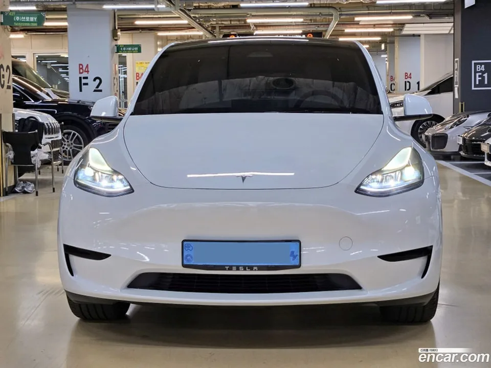 Tesla Model Y RWD 2023 — thumbnail 3