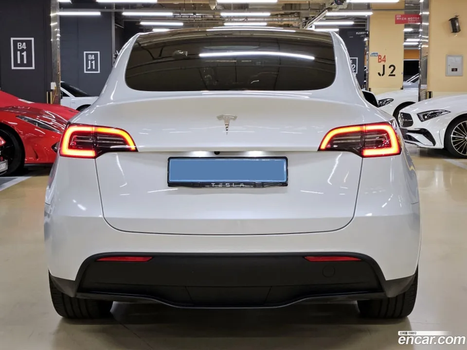 Tesla Model Y RWD 2023 — thumbnail 4