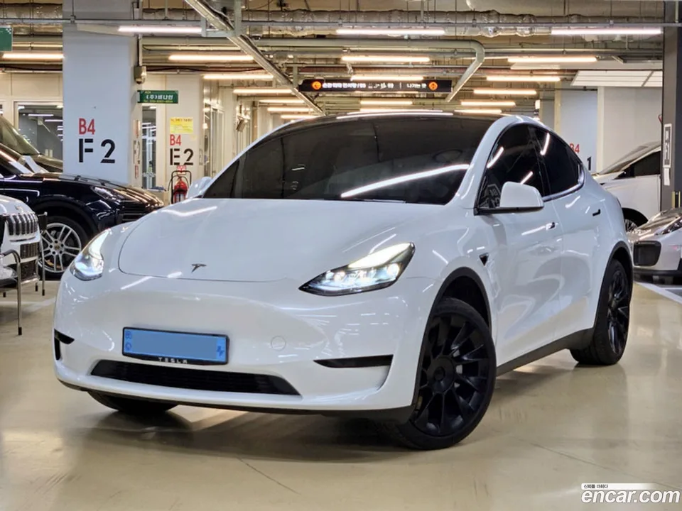 Tesla Model Y RWD 2023 — photo 1, buy with delivery to Moscow