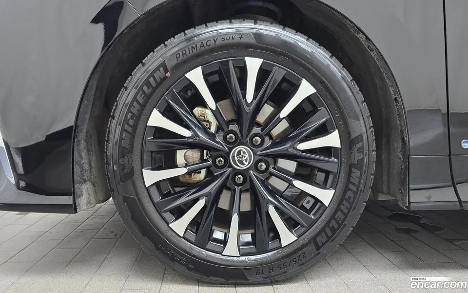 Toyota Alphard 2.5 HEV AWD 2025 — thumbnail 2