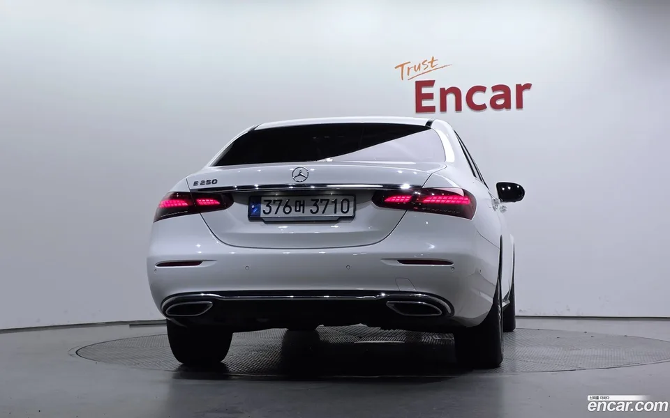 Mercedes-Benz E-Class E250 2023 — миниатюра 4