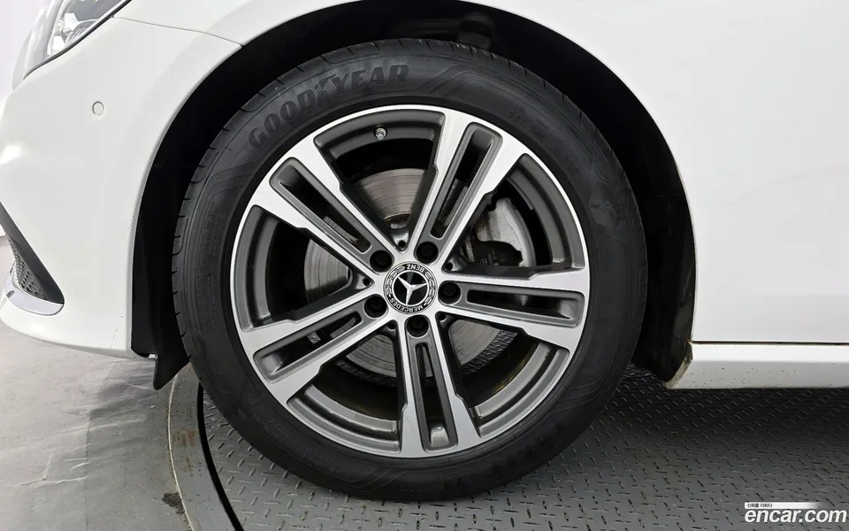 Mercedes-Benz E-Class E250 2023 — миниатюра 5