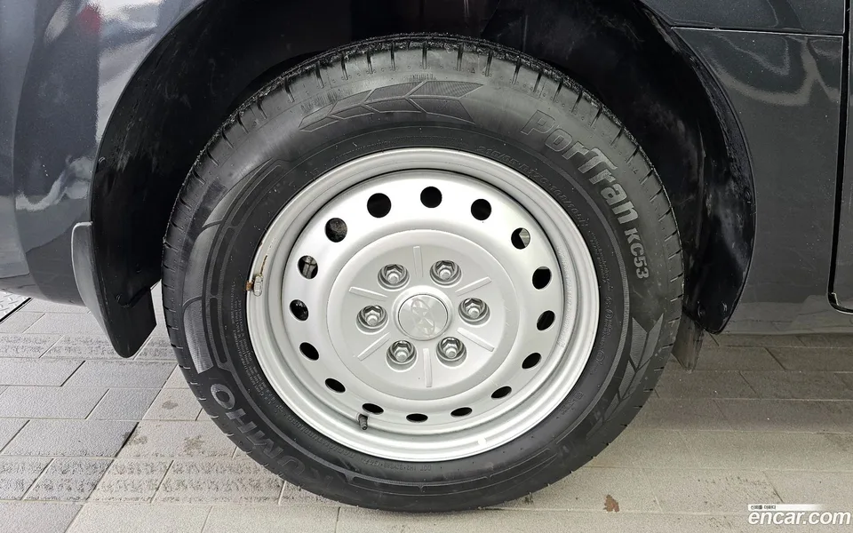 Hyundai Staria 3 2024 — thumbnail 2