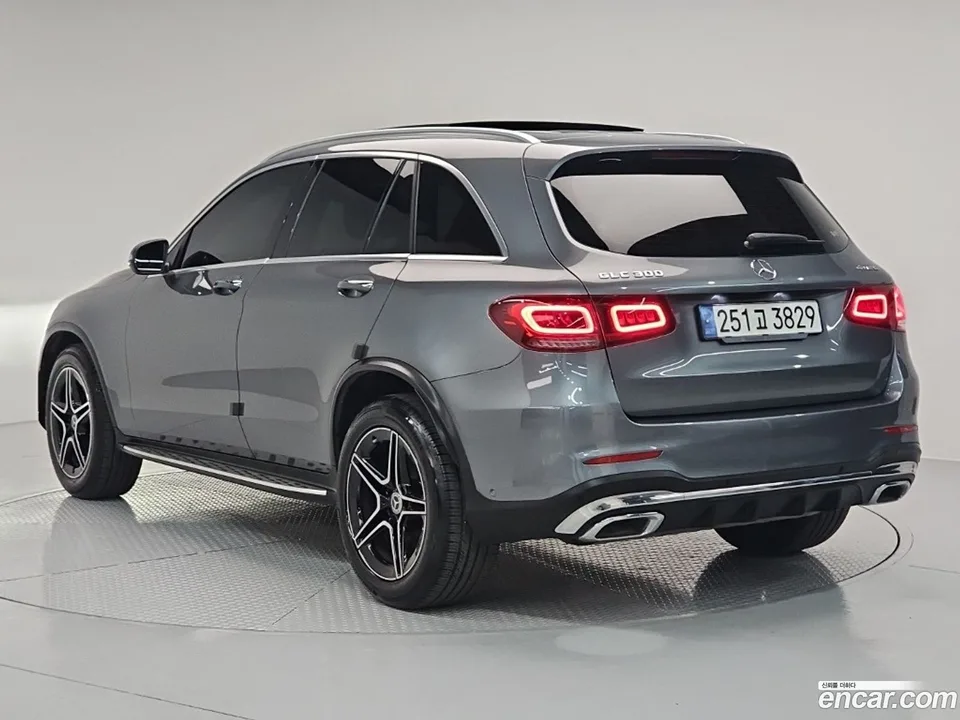 Mercedes-Benz GLC-Class GLC300 4MATIC 2022 — thumbnail 4