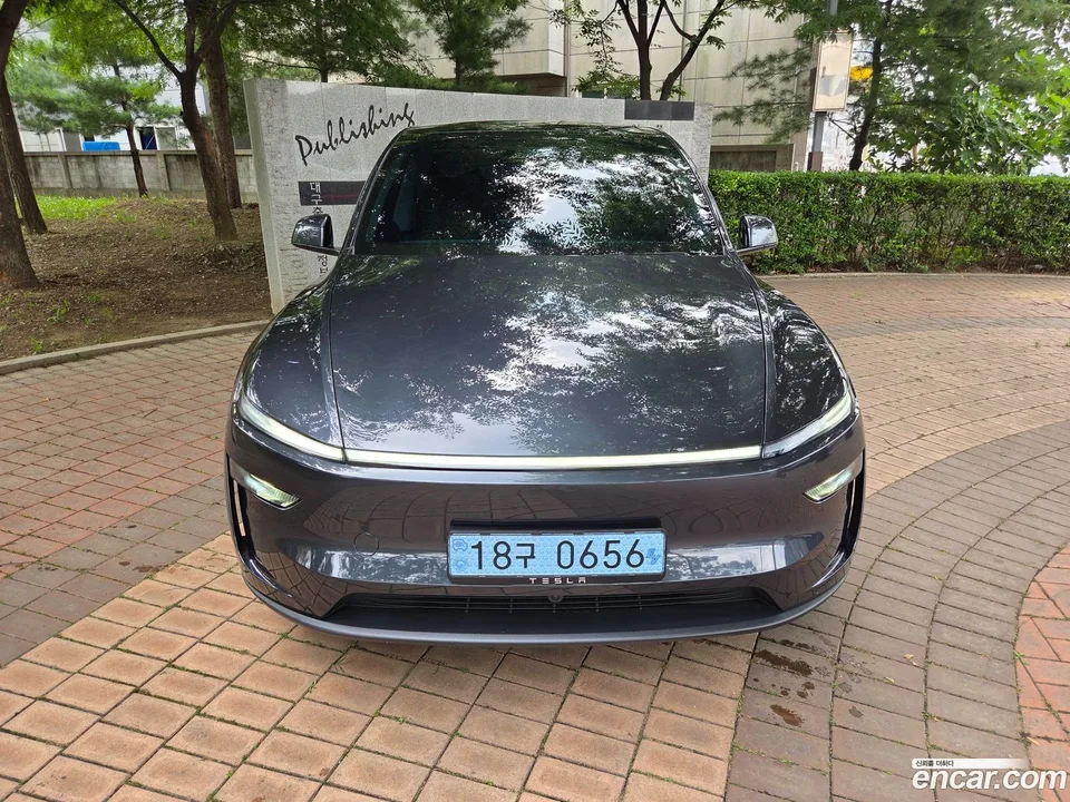 Tesla Model Y RWD 2025 — thumbnail 3