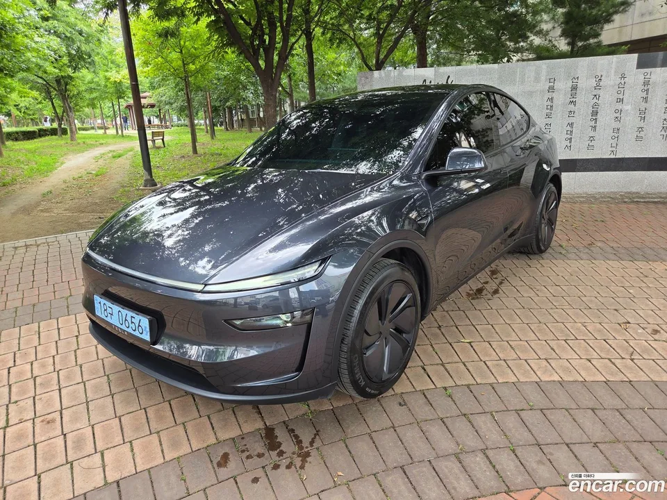 Tesla Model Y RWD 2025 — photo 1, buy with delivery to Moscow
