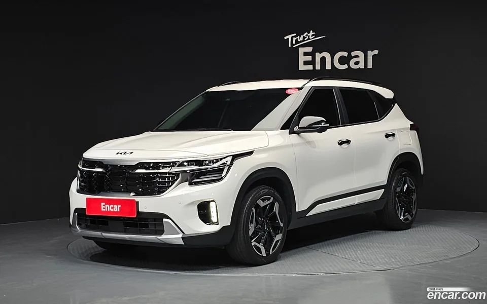 Kia Seltos 2.0 2WD 2022 — photo 1, buy with delivery to Moscow