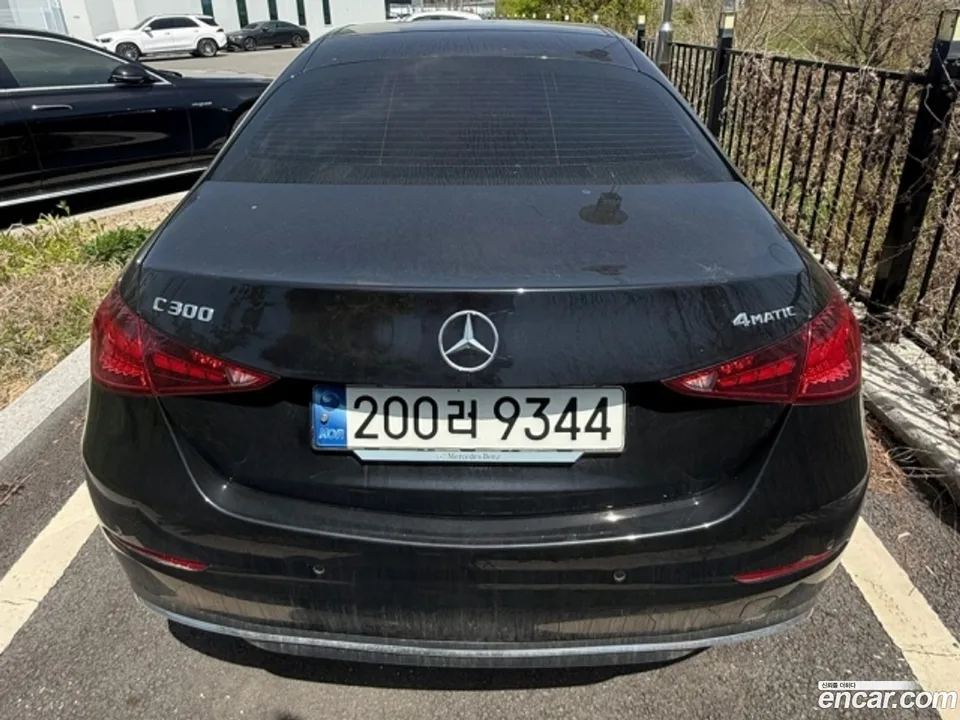 Mercedes-Benz C-Class C300 4MATIC 2023 — thumbnail 4