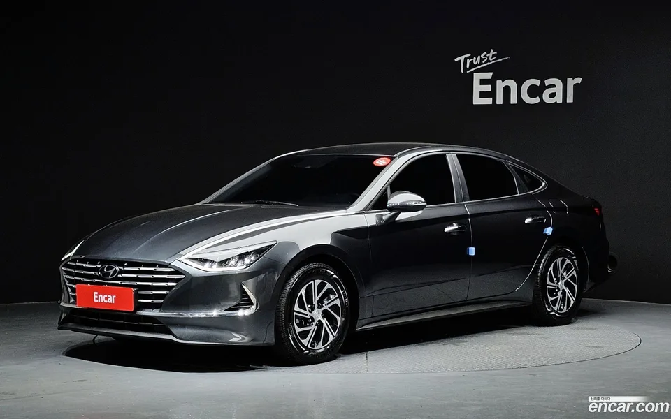 Hyundai Sonata Hybrid 2022 — photo 1, buy with delivery to Moscow