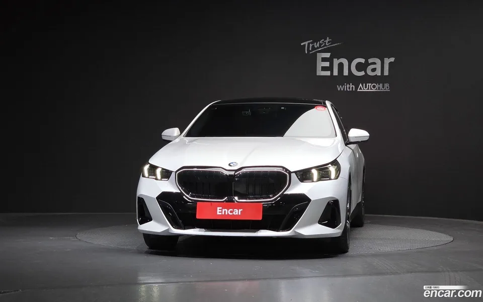 BMW 5 Series 520i 2025 — thumbnail 3
