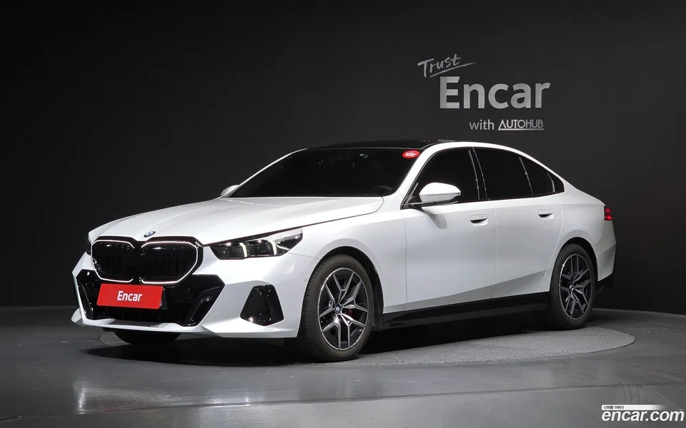 BMW 5 Series 520i 2025 — photo 1, buy with delivery to Moscow