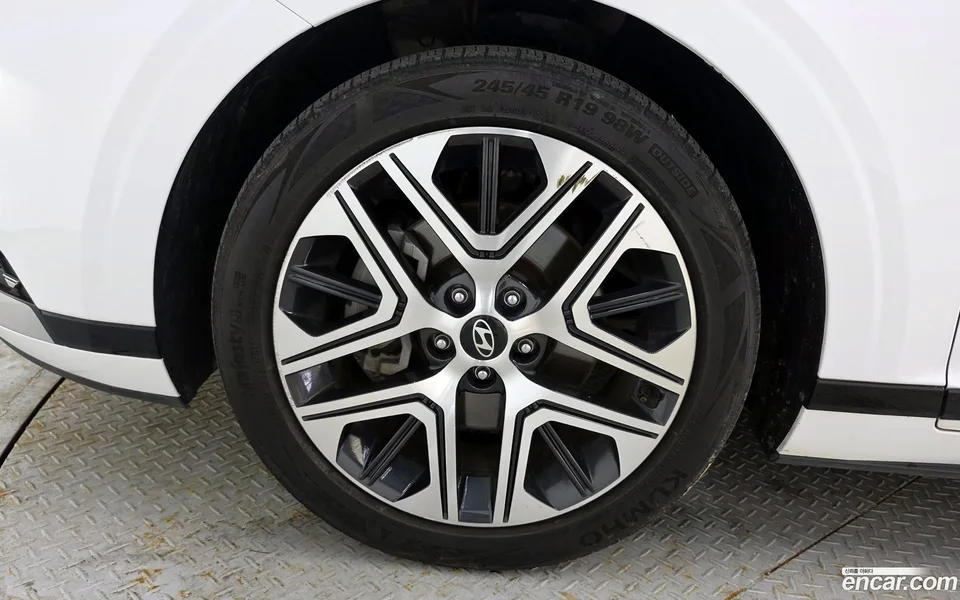 Hyundai Grandeur 2.5 2WD 2023 — thumbnail 2