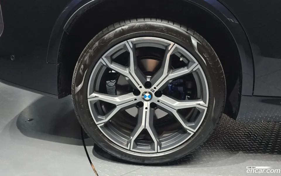 BMW X5 xDrive 40i M 2025 — thumbnail 5