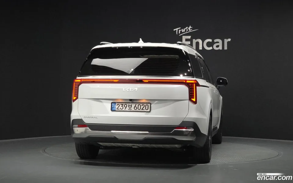 Kia Carnival 9 2024 — thumbnail 4