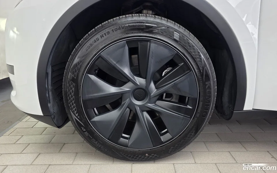 Tesla Model Y RWD 2024 — thumbnail 2