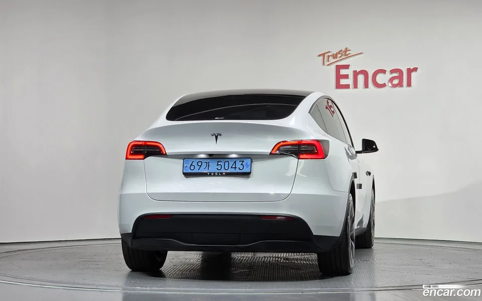 Tesla Model Y RWD 2024 — thumbnail 4