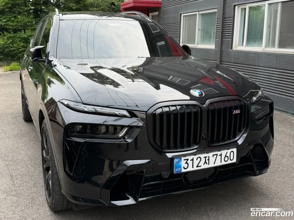 BMW X7 M60i xDrive M 6 2025 — фото 1, купить с доставкой в Москву