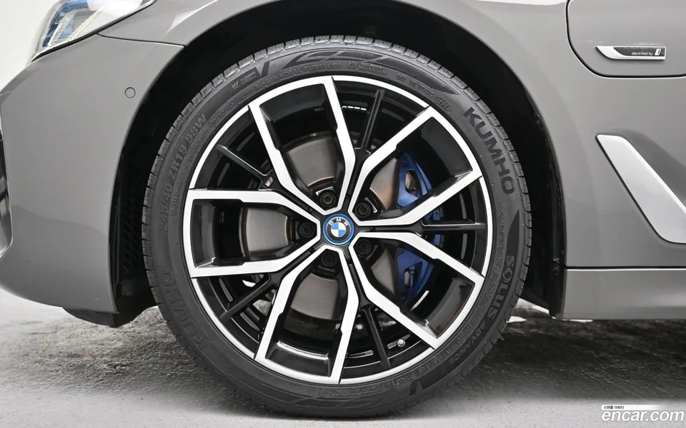 BMW 5 Series 530e M 2022 — миниатюра 5