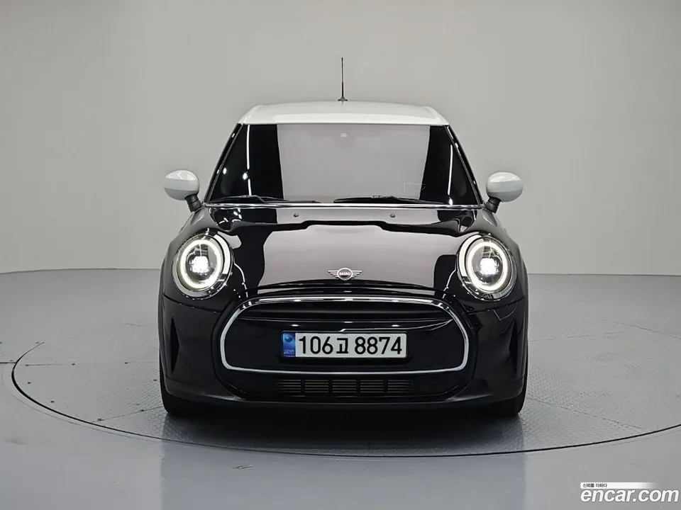 MINI Cooper 5 2023 — thumbnail 3