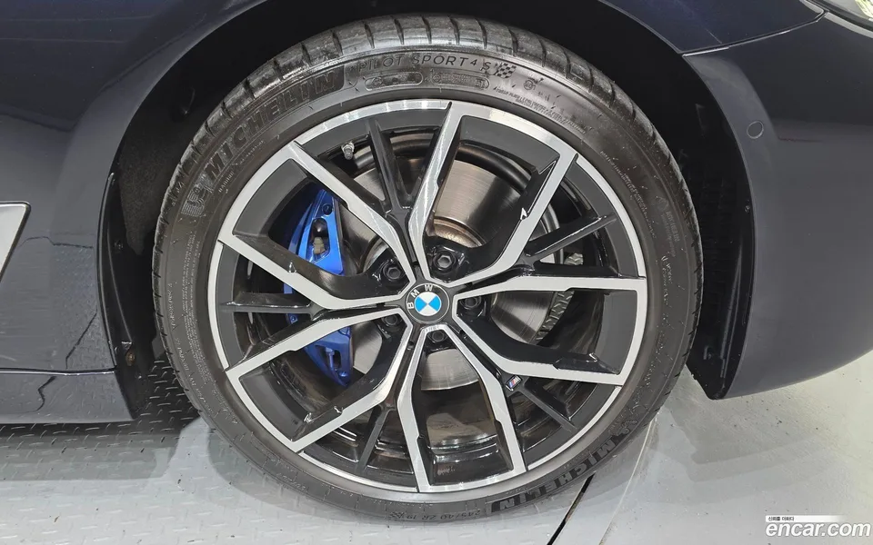 BMW 5 Series 530i xDrive M 2023 — thumbnail 2