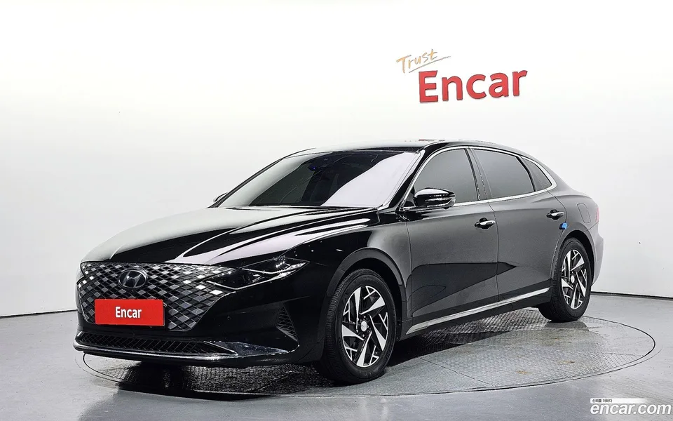 Hyundai Grandeur IG Hybrid 2022 — photo 1, buy with delivery to Moscow