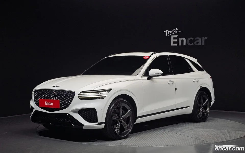 Genesis GV70 2.5T 2WD 2022 — photo 1, buy with delivery to Moscow