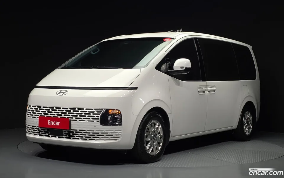 Hyundai Staria 11 2024 — photo 1, buy with delivery to Moscow