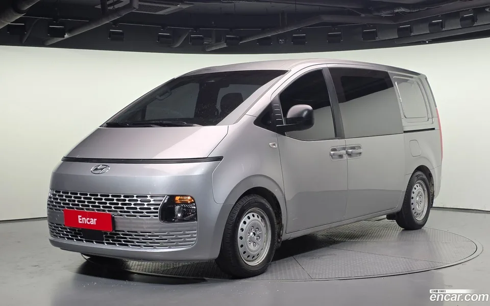 Hyundai Staria 5 2022 — photo 1, buy with delivery to Moscow