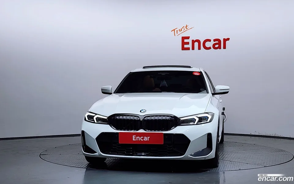 BMW 3 Series 320i M 2023 — thumbnail 3