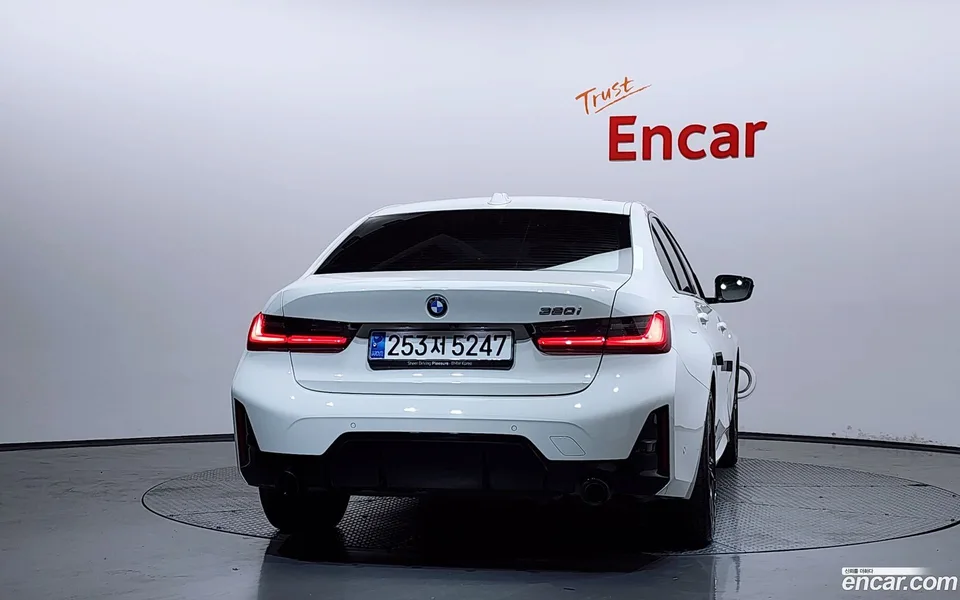 BMW 3 Series 320i M 2023 — thumbnail 4