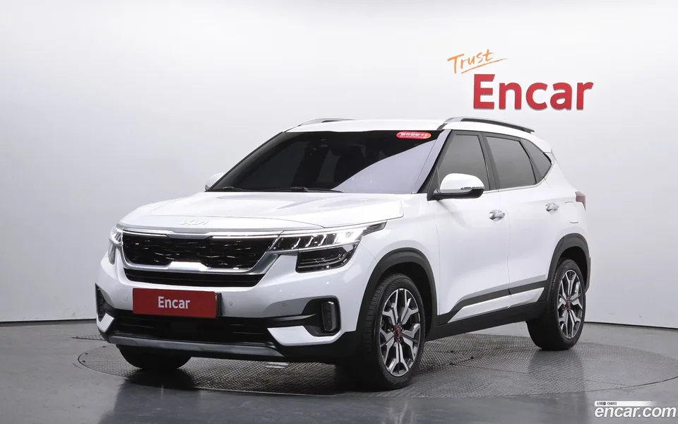 Kia Seltos 1.6 2WD 2022 — photo 1, buy with delivery to Moscow