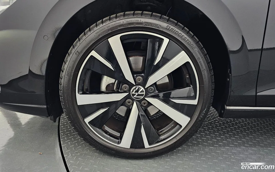 Volkswagen Golf 2.0 TDI 2025 — thumbnail 2