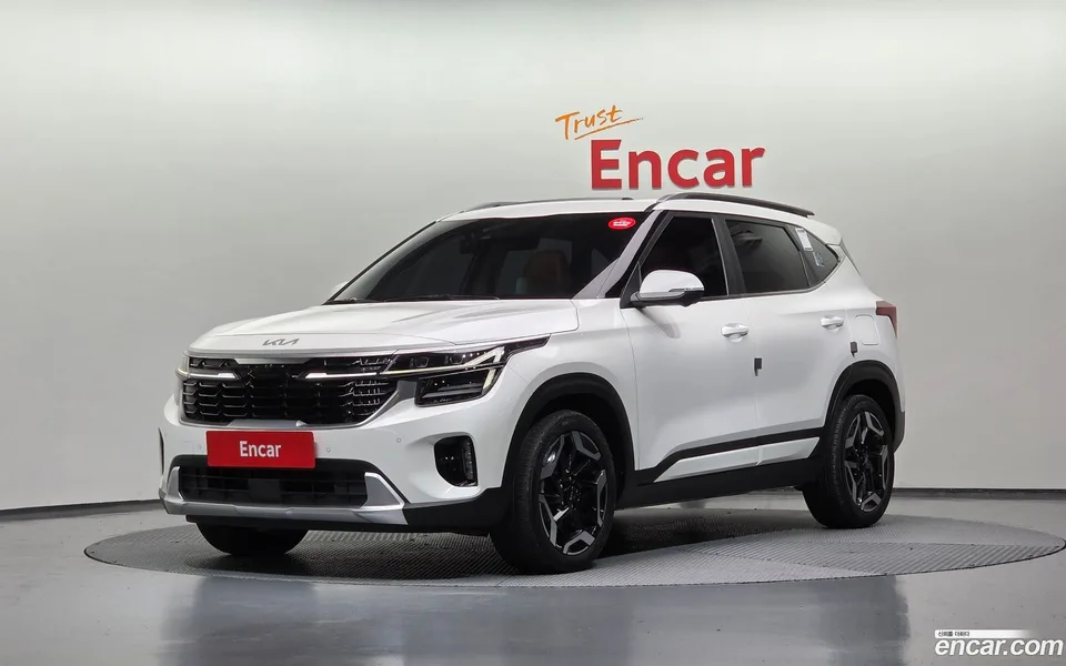 Kia Seltos 1.6 4WD 2022 — photo 1, buy with delivery to Moscow