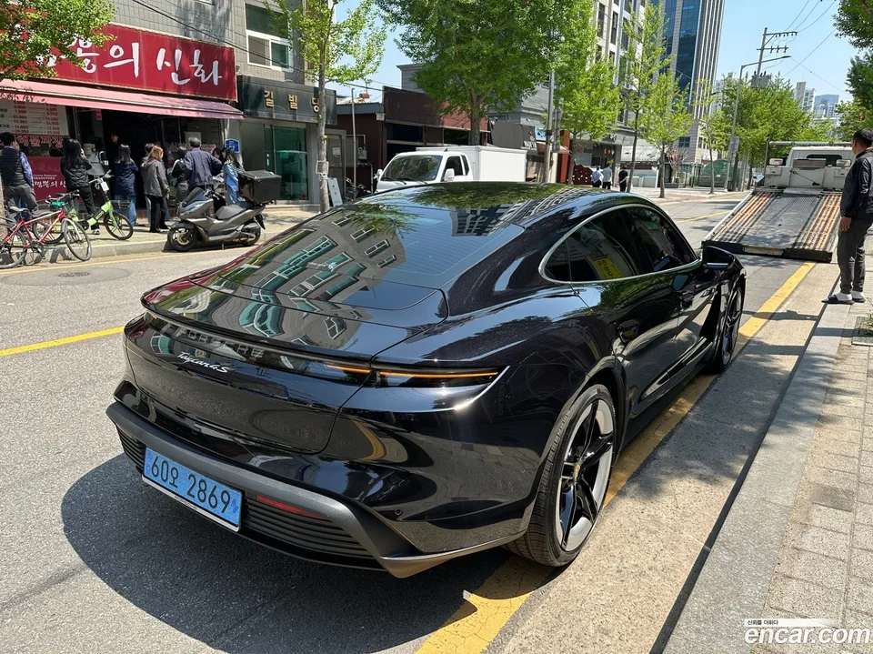 Porsche Taycan 4S 2025 — photo 1, buy with delivery to Moscow