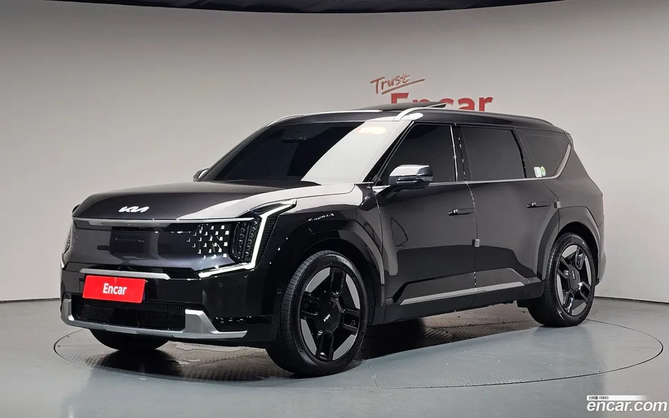 Kia EV9 4WD 2023 — photo 1, buy with delivery to Moscow