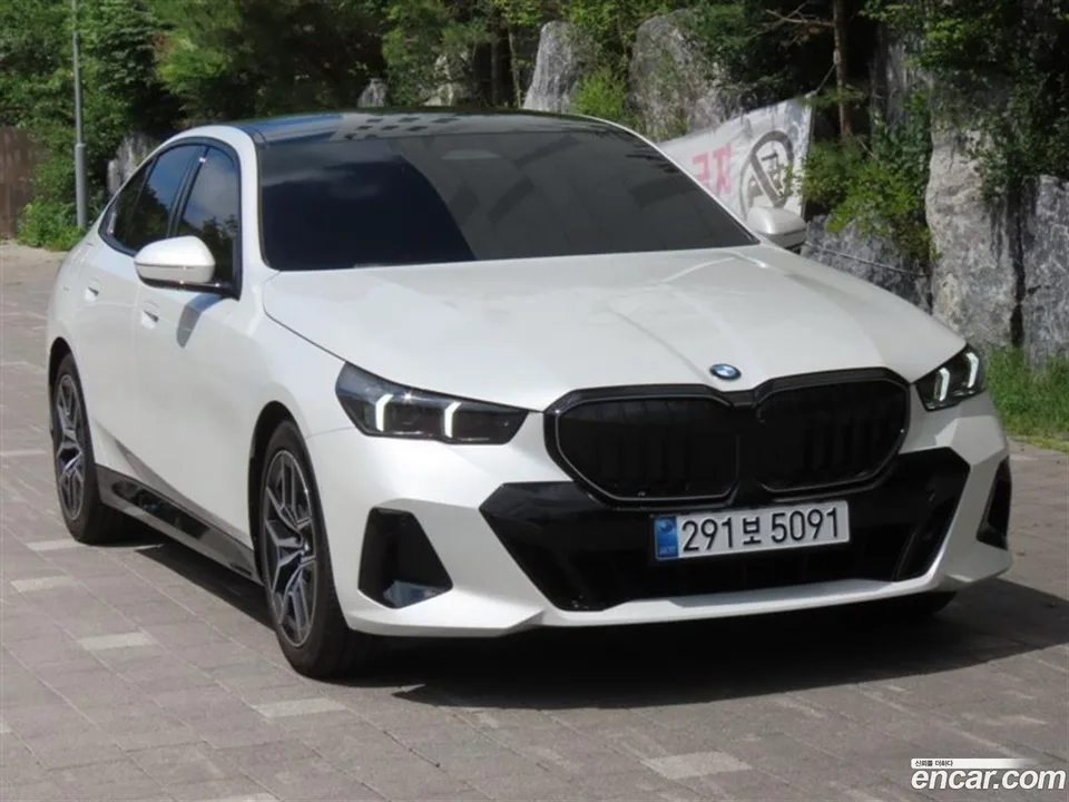 BMW 5 Series 520i 2025 — photo 1, buy with delivery to Moscow