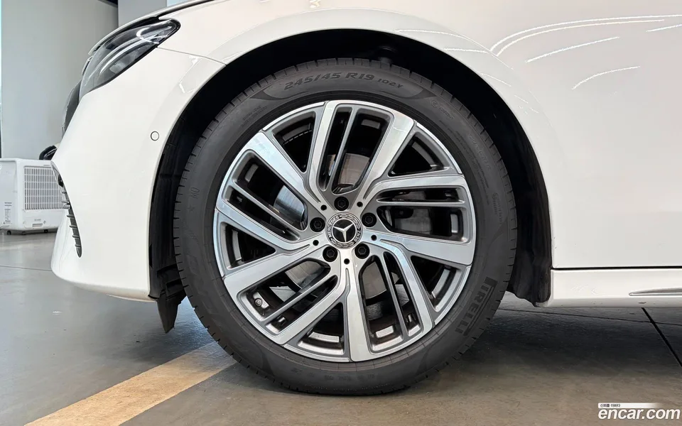 Mercedes-Benz E-Class E220d 4MATIC 2024 — thumbnail 5