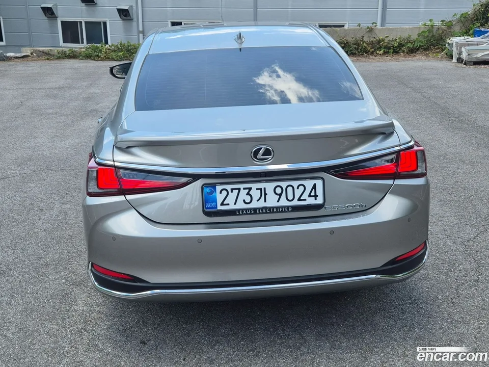 Lexus ES 300h 2026 — thumbnail 4