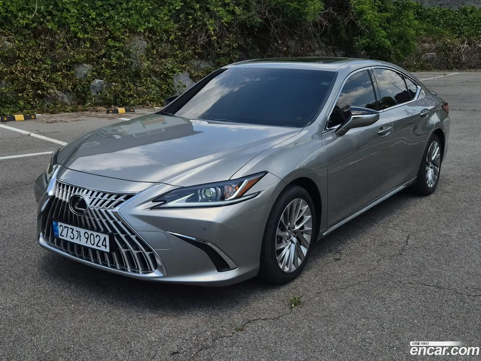 Lexus ES 300h 2026 — photo 1, buy with delivery to Moscow