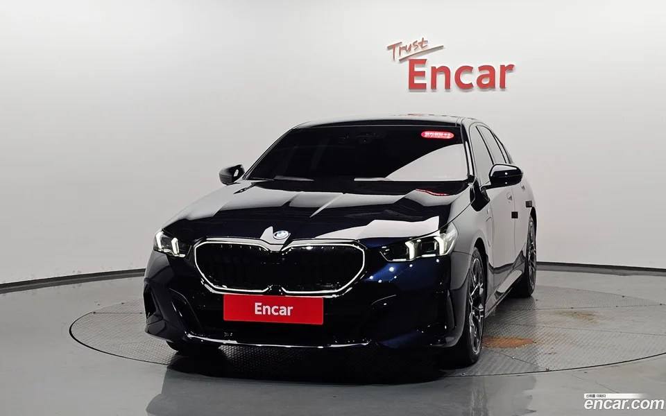 BMW 5 Series 530e xDrive M 2025 — thumbnail 3